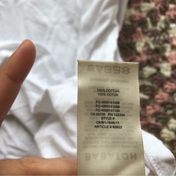 Babaton Aritzia Padded V-neck Sleeveless white shirt - Picture 6 of 8